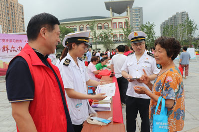 黨員志愿者筑起食品安全的‘鋼鐵長(zhǎng)城’——食品安全與營(yíng)養(yǎng)咨詢服務(wù)紀(jì)實(shí)