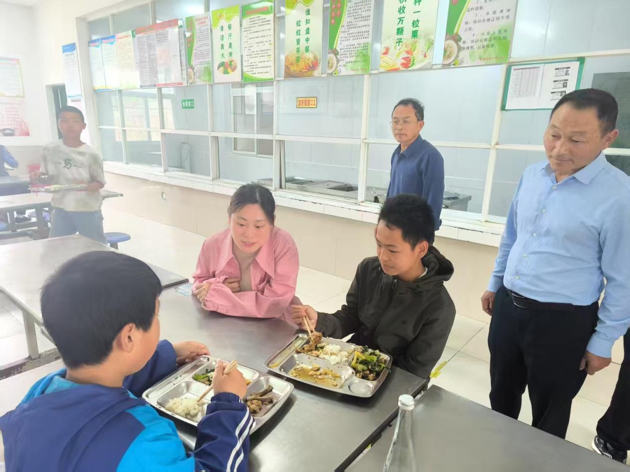 把穩(wěn)監(jiān)督主責(zé) 護(hù)航校園食品安全與營(yíng)養(yǎng)咨詢(xún)之航